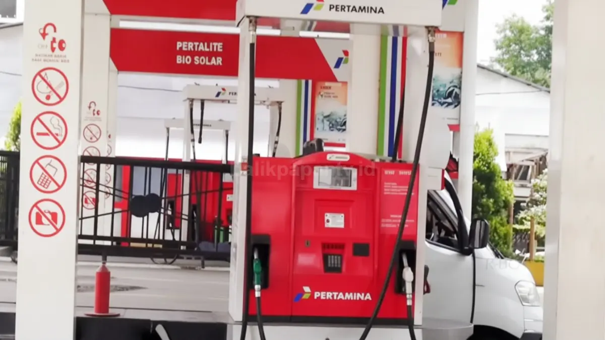Kenaikan harga Pertamax mendorong peralihan ke Pertalite dan menekan daya beli masyarakat. (BTV/AI)