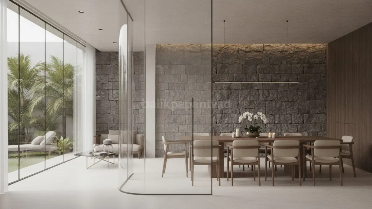 Batu sebagai aksen interior dan kaca sebagai pembatas ruang menciptakan kesan elegan, terbuka, dan tidak sempit pada hunian modern. (BTV/Ai)
