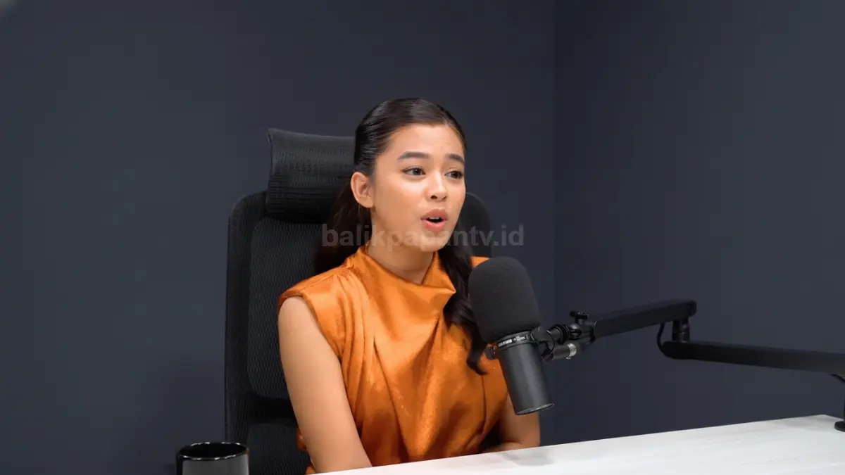 Aqila Calista berbagi perjalanan karier, nilai syukur, dan rencana musik terbarunya. (BTV/AI)