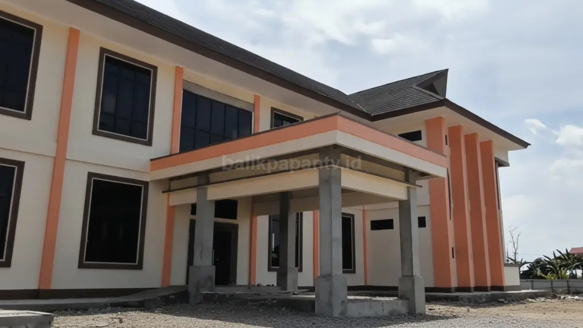 Gedung Kantor Badan Keuangan dan Aset Daerah Kabupaten Penajam Paser Utara tempat koordinasi pelunasan utang proyek fisik Rp115 miliar berjalan intensif.