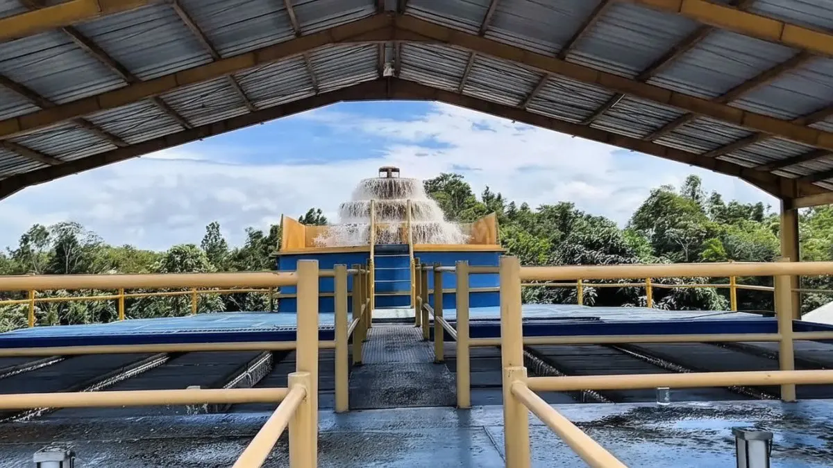 Kondisi fasilitas embung penampungan air baku milik Perumda Danumtaka PPU yang terisi penuh air bersih.