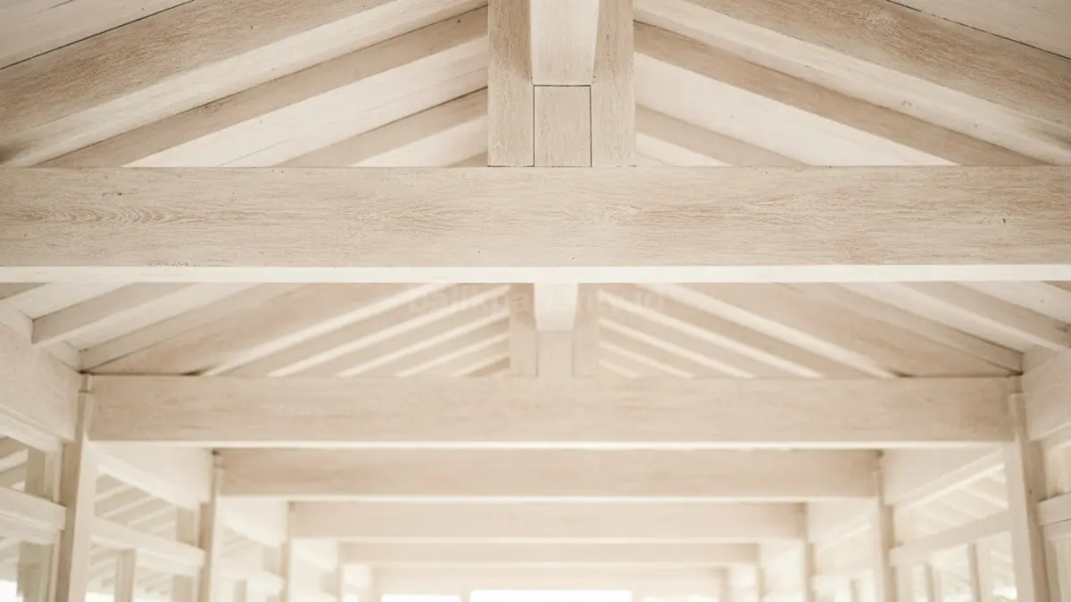 Whitewashed Wood Beams memberi kesan luas, bersih, dan hangat dengan tekstur kayu alami.  (BTV/AI)