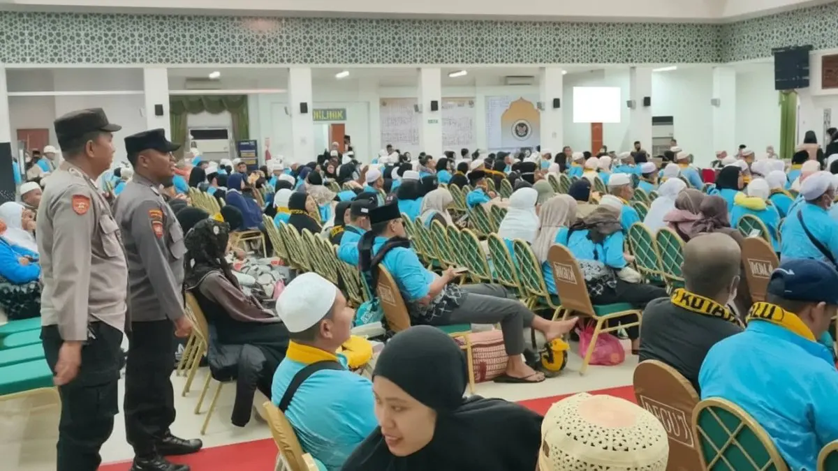359 jamaah haji Kloter 10 tiba di Embarkasi Balikpapan disambut suasana haru dan rasa syukur.