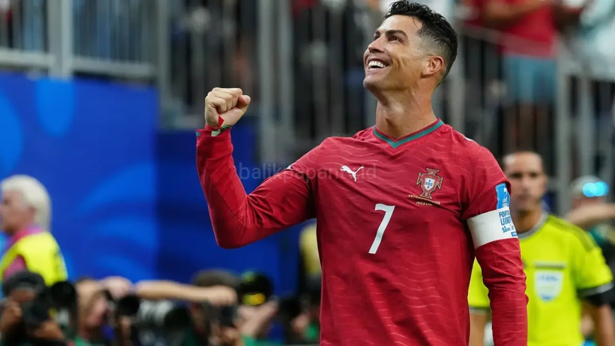 Cristiano Ronaldo menjawab kritik dengan rekor bersejarah di Piala Dunia 2026, membuktikan ketajamannya tetap menjadi andalan(BTV/AI) 