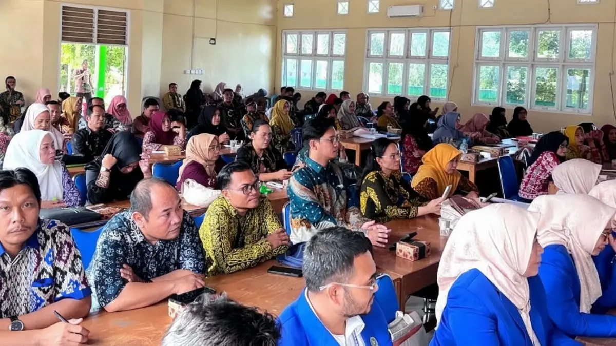 Program kuliah gratis bagi 160 tenaga kependidikan Paser untuk memperkuat administrasi keuangan sekolah.