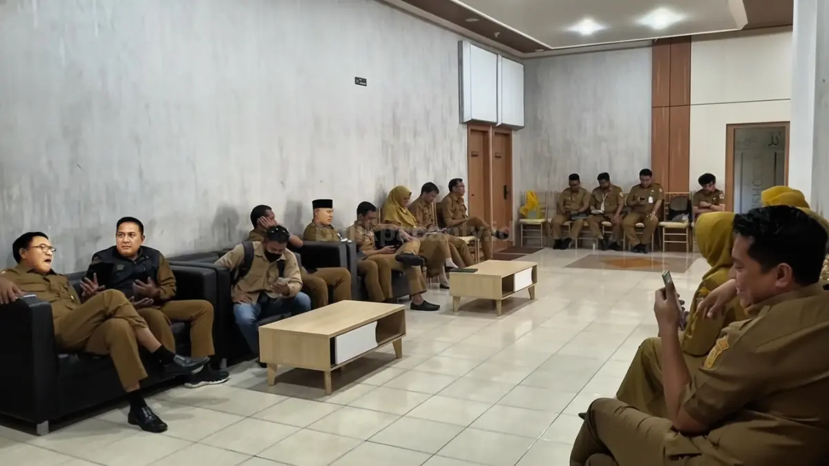 uasana rapat koordinasi antara Tim Anggaran Pemerintah Daerah bersama pimpinan DPRD saat memaparkan proyeksi anggaran penerimaan daerah.