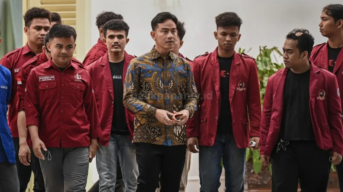 Deddy Yevri Sitorus menyampaikan desakan klarifikasi terkait polemik dugaan dana kepada Ketua BEM FH UBK.
