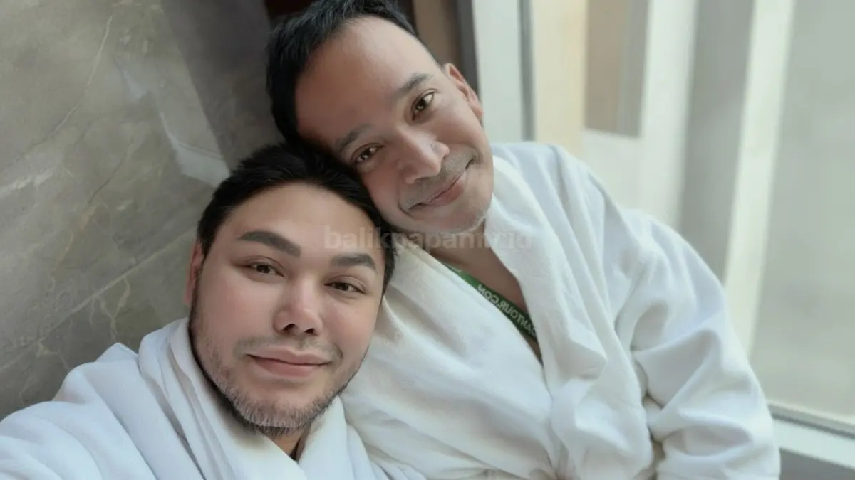 Ivan Gunawan dan Ruben Onsu menjalani umrah di tengah cuaca panas Arab Saudi yang mencapai puncaknya