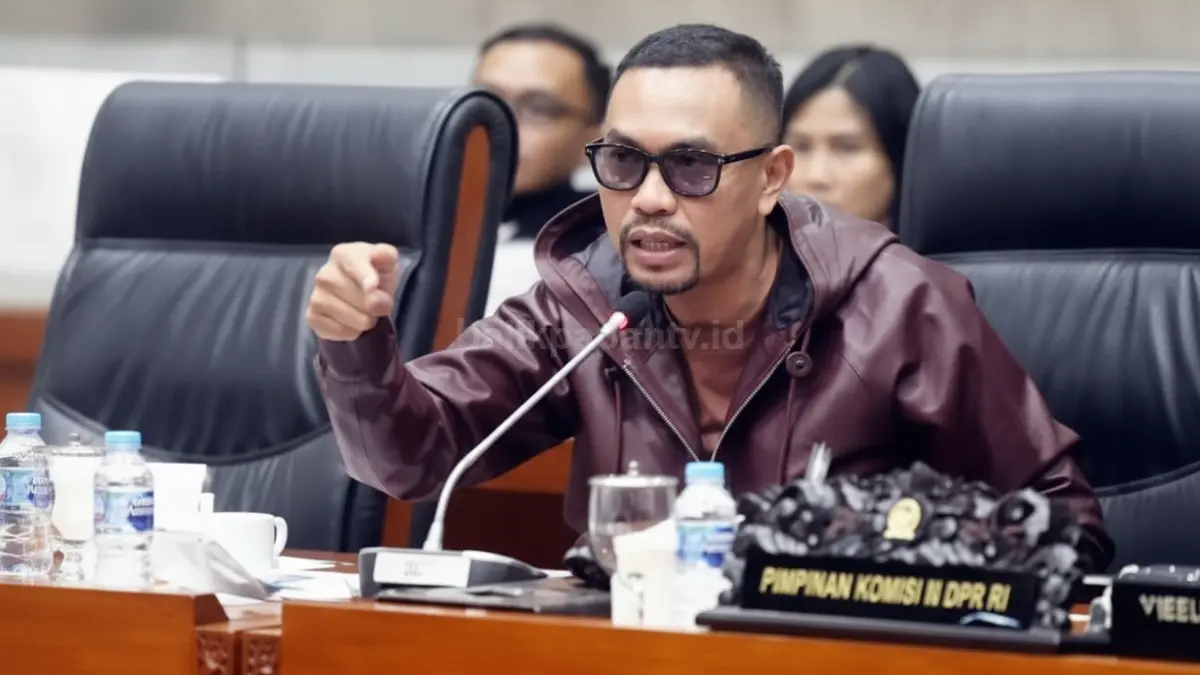Petugas kepolisian berjaga usai kasus pembacokan anggota Satlantas Polresta Jambi di kawasan Pasar Angso Duo.