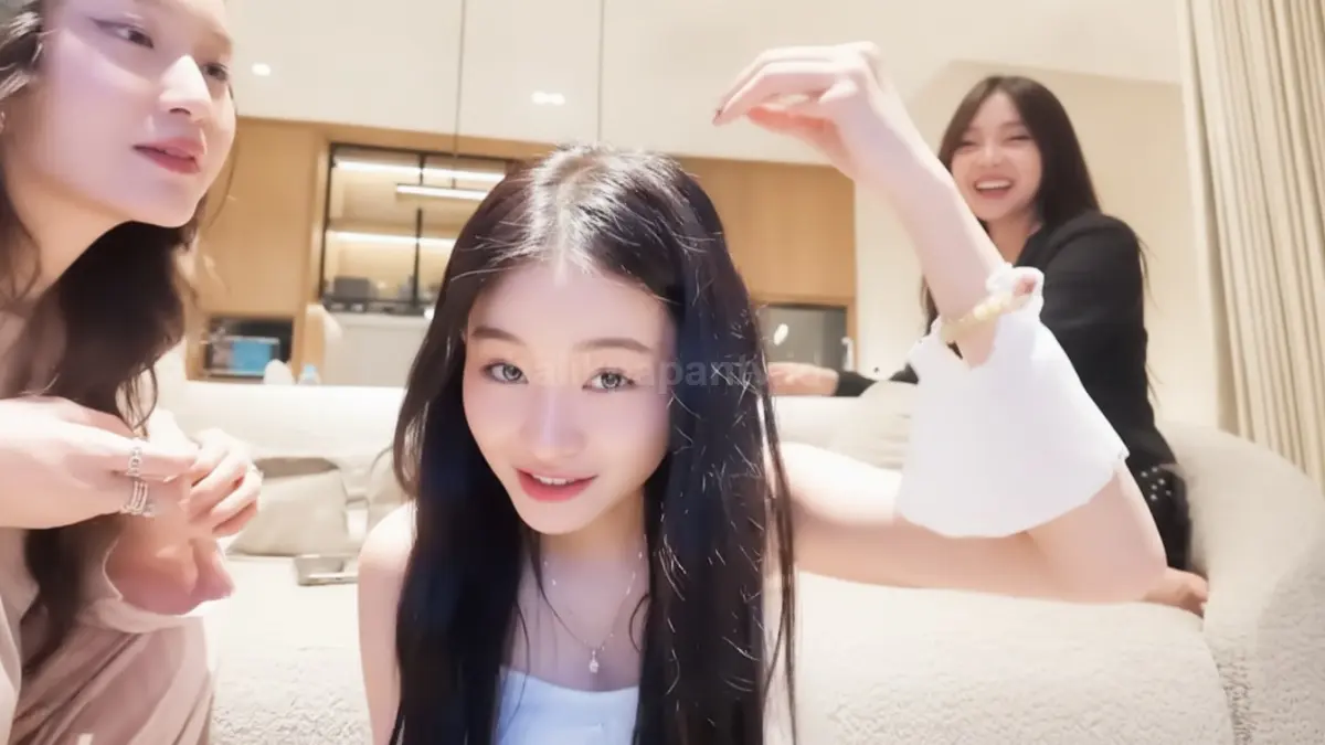 Catheez dan Meyden menghibur Vinica saat reuni hangat bersama Vior di rumah. (BTV/AI)