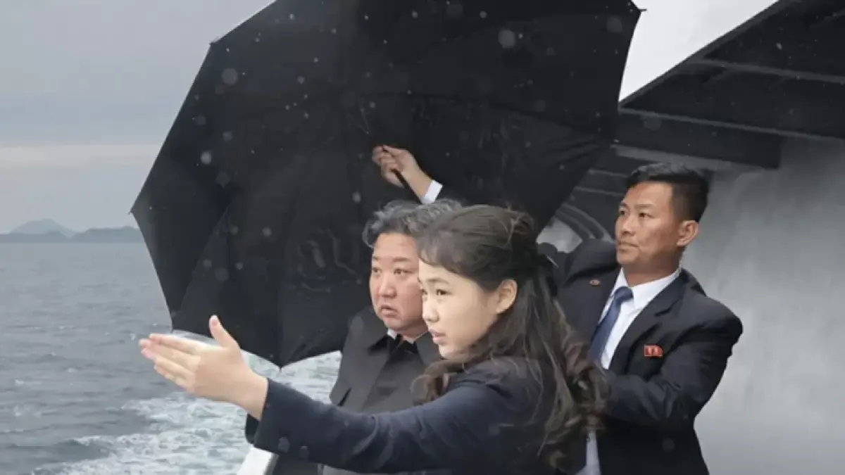 Foto pemimpin tertinggi Korea Utara Kim Jong-un saat berpidato resmi mengukuhkan legitimasi kekuasaan garis keturunan negaranya.
