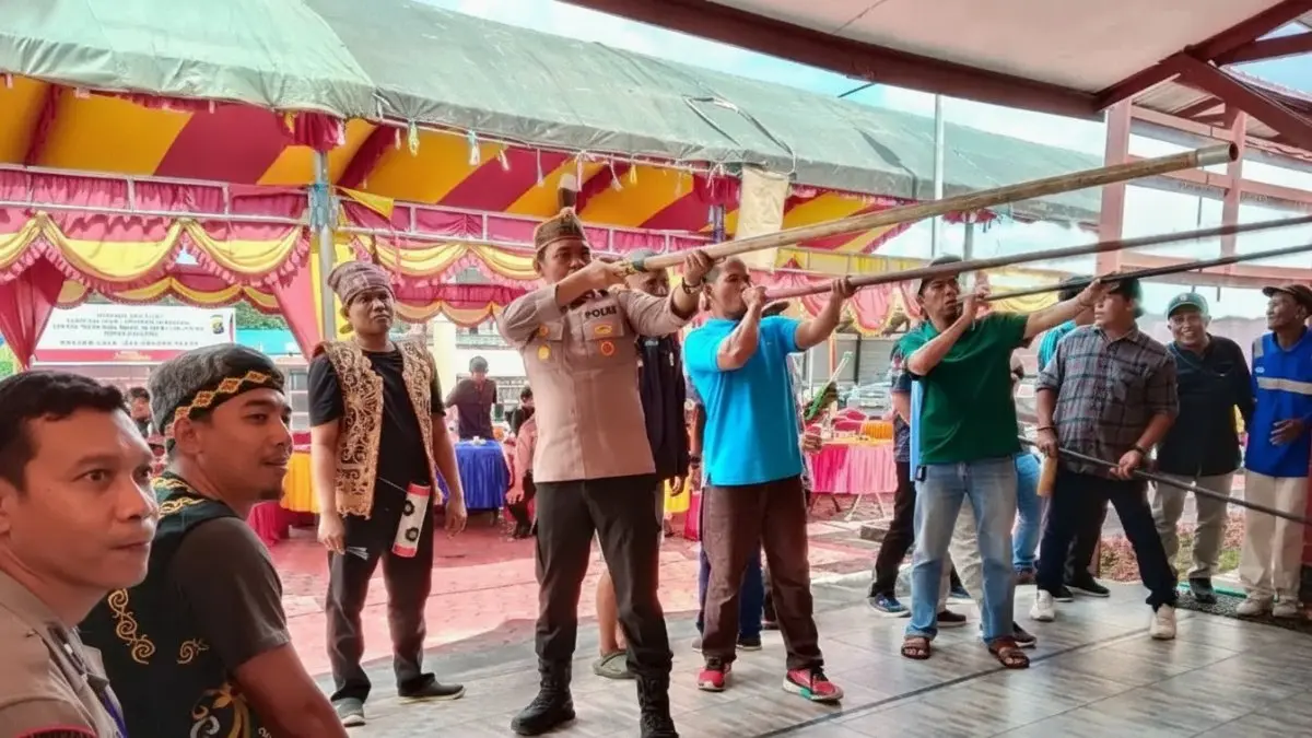 Kegiatan lomba sumpit memperingati HUT Bhayangkara ke-80, melestarikan budaya Paser, mempererat silaturahmi, serta kolaborasi masyarakat bersama.
