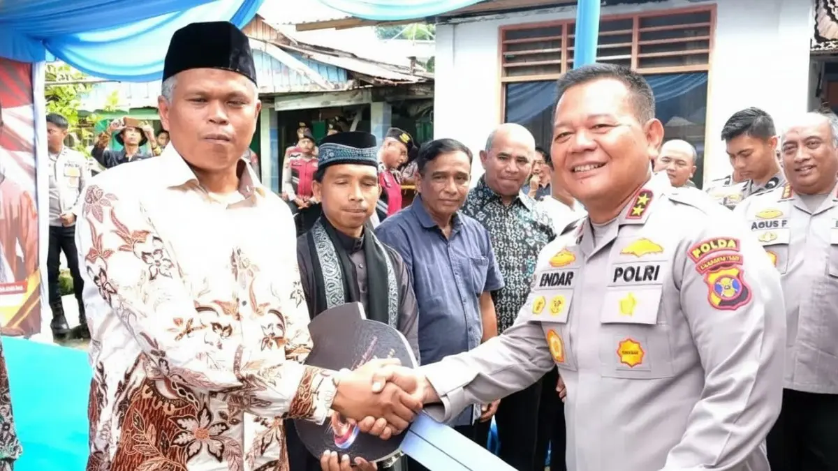 Kapolda Kaltim meresmikan program bedah 80 rumah dan pembangunan 34 sumur bor bagi masyarakat Kalimantan Timur.