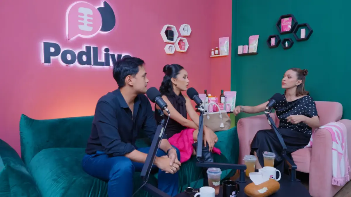 Pasangan Siska dan Akbar beradaptasi dengan kehidupan pernikahan baru dan rutinitas rumah tangga bersama. (BTV/AI)