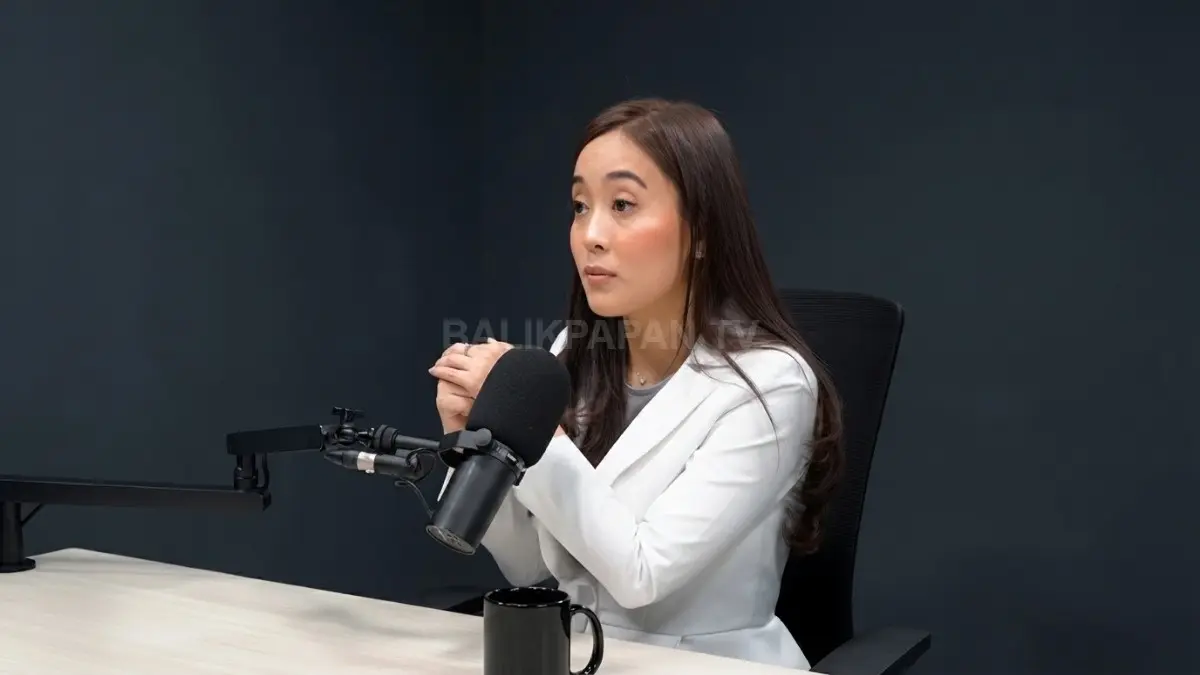 Pelembap, mandi singkat air hangat, dan kebiasaan tepat membantu menjaga kesehatan skin barrier tubuh. (BTV/AI)