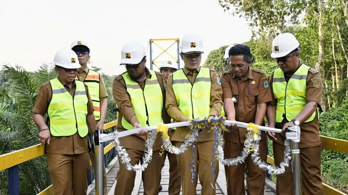 Peresmian Jembatan Sei Katas membuka akses baru bagi masyarakat Desa Swan Selutung di Kabupaten Paser.