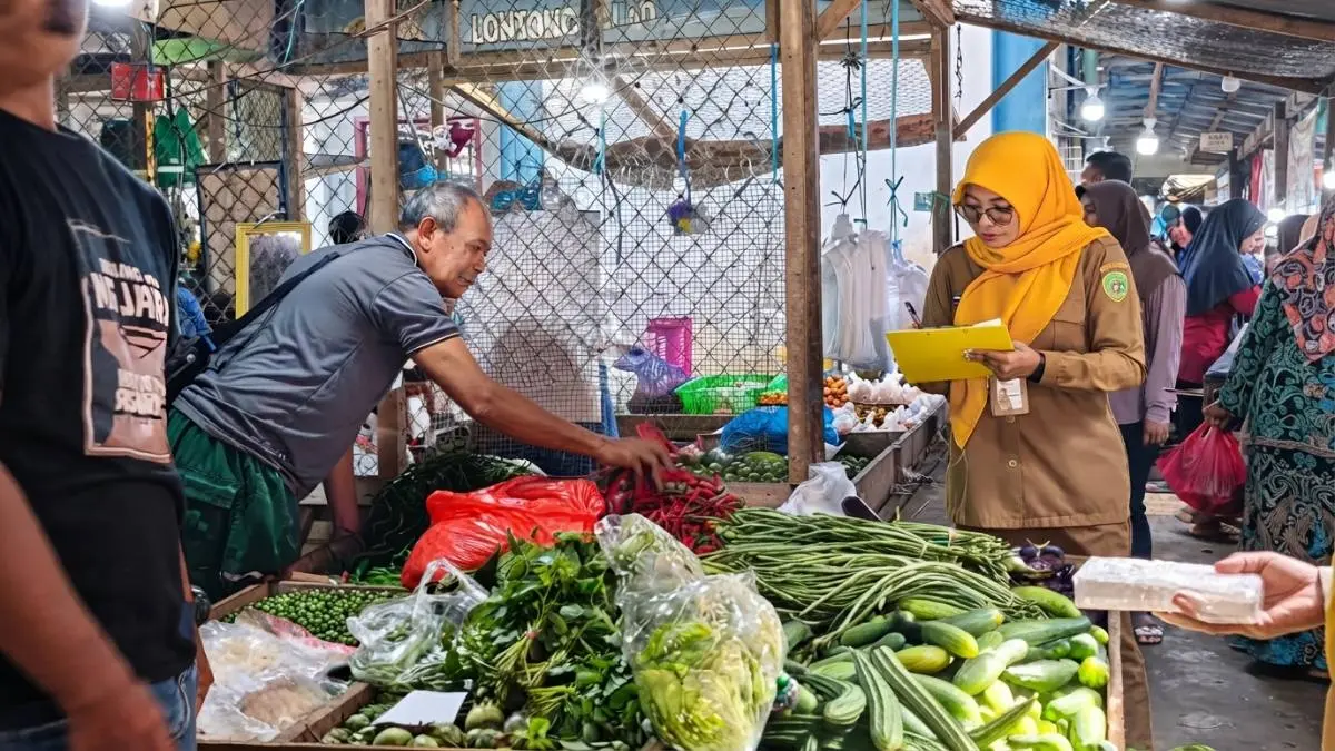 Petugas BPS melakukan pendataan Sensus Ekonomi 2026 untuk memetakan kekuatan sektor perdagangan di Kabupaten PPU.