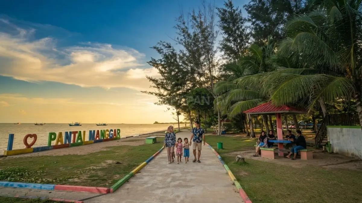 Wisatawan menikmati suasana sore di Pantai Manggar sambil bersantai di bawah gazebo.