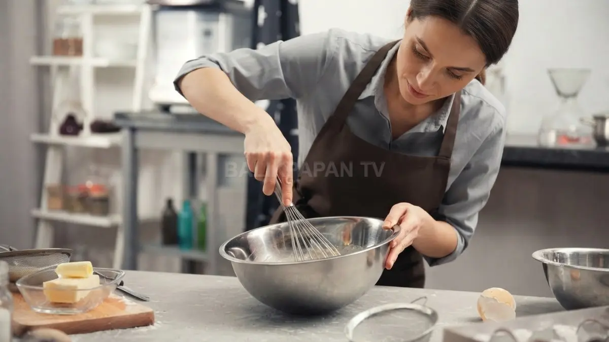 Hobi membuat kue dapat berkembang menjadi usaha kuliner dengan peluang pasar yang terus meningkat. (BTV/AI)