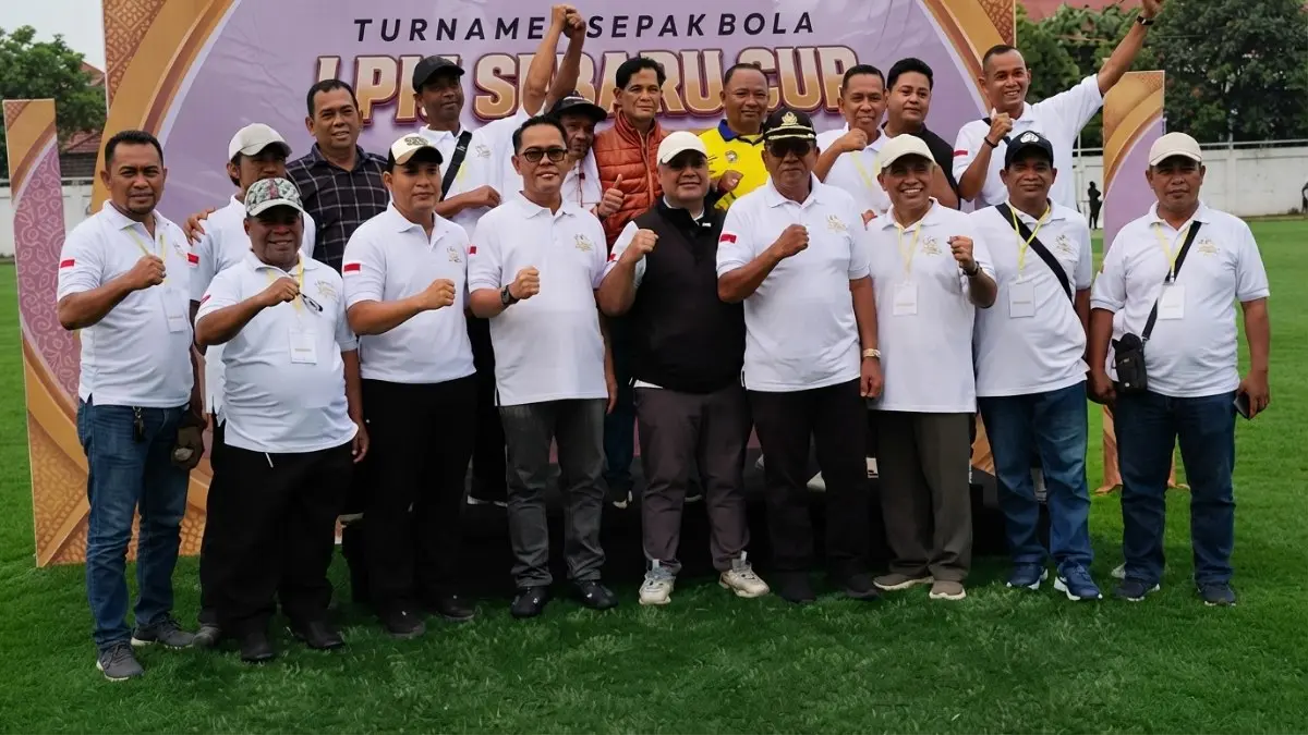 Camat Balikpapan Selatan Muhammad Hakim membuka Turnamen LPM Sepinggan Baru Cup U-10 dan U-12 di Lapangan Sepinggan Baru.