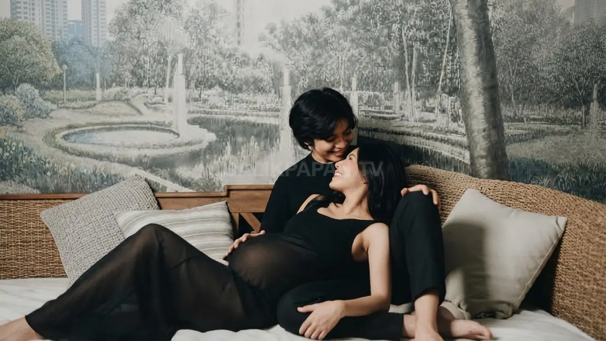 Unggahan bernuansa hangat ini memperlihatkan momen penuh kasih sayang menjelang hadirnya anggota keluarga baru. (BTV/AI)