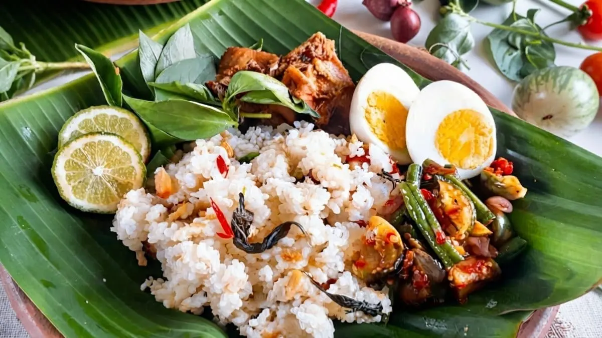 Hidangan Nasi Bekepor menjadi kebanggaan kuliner Kalimantan Timur dengan aroma rempah yang menggugah selera [BTV:AI]