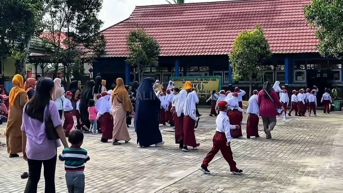 Penguatan pendidikan karakter di Penajam Paser Utara menjadi langkah membangun sumber daya manusia yang berkualitas dan berdaya saing. (BTV/AI)