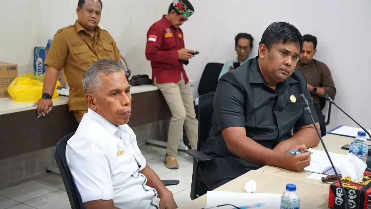 Rapat Komisi II DPRD Balikpapan bersama PLN membahas target penghentian pemadaman listrik bergilir akhir Juli 2026.