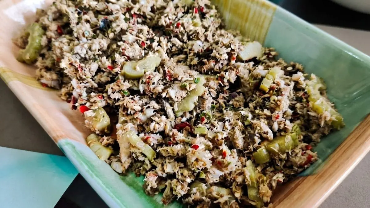 Sambal kandas serai khas Kalimantan menghadirkan perpaduan pedas, harum, dan cita rasa autentik menggugah selera Nusantara. [BTV:AI]