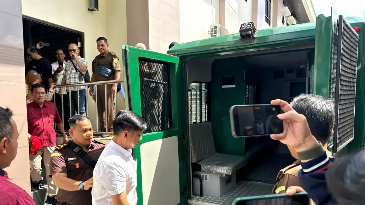 hukuman empat tahun penjara kepada Direktur PT Dharma Putra Karsa, Handy Aliansyah.