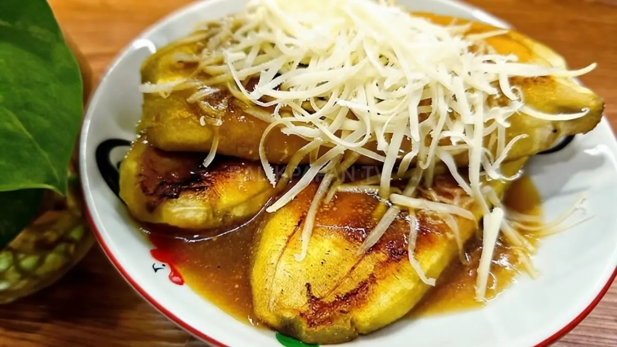 Pisang Gapit khas Kalimantan disajikan hangat dengan kuah gula merah bercita rasa autentik menggugah selera [BTV:AI]