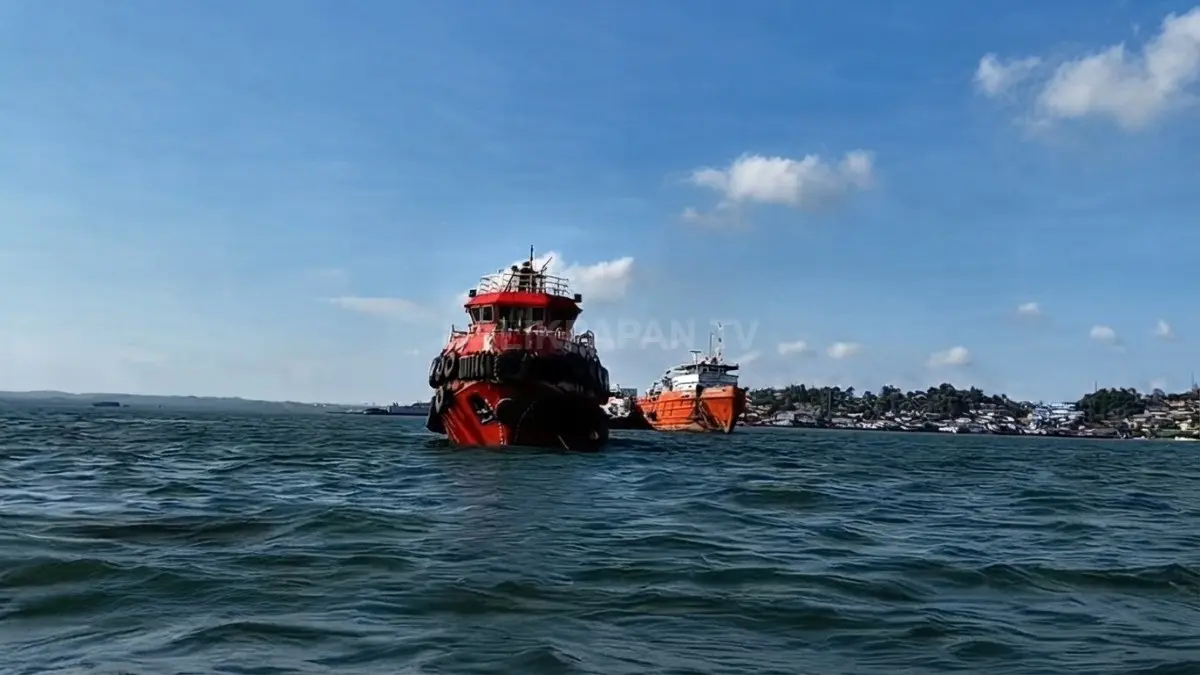 Warga diimbau mewaspadai gelombang laut tinggi akibat musim angin selatan di perairan Penajam Paser Utara. (BTV/AI)