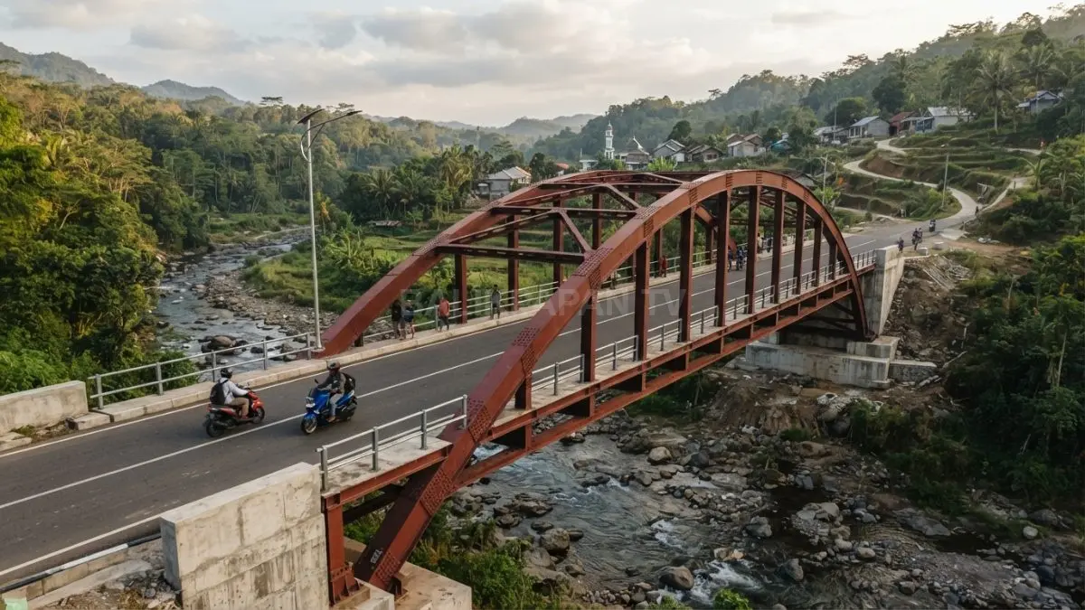 Jembatan lengkung baja menghadirkan struktur kokoh, aman, efisien, dan stabil melintasi sungai wilayah terpencil pedesaan (BTV/AI)

