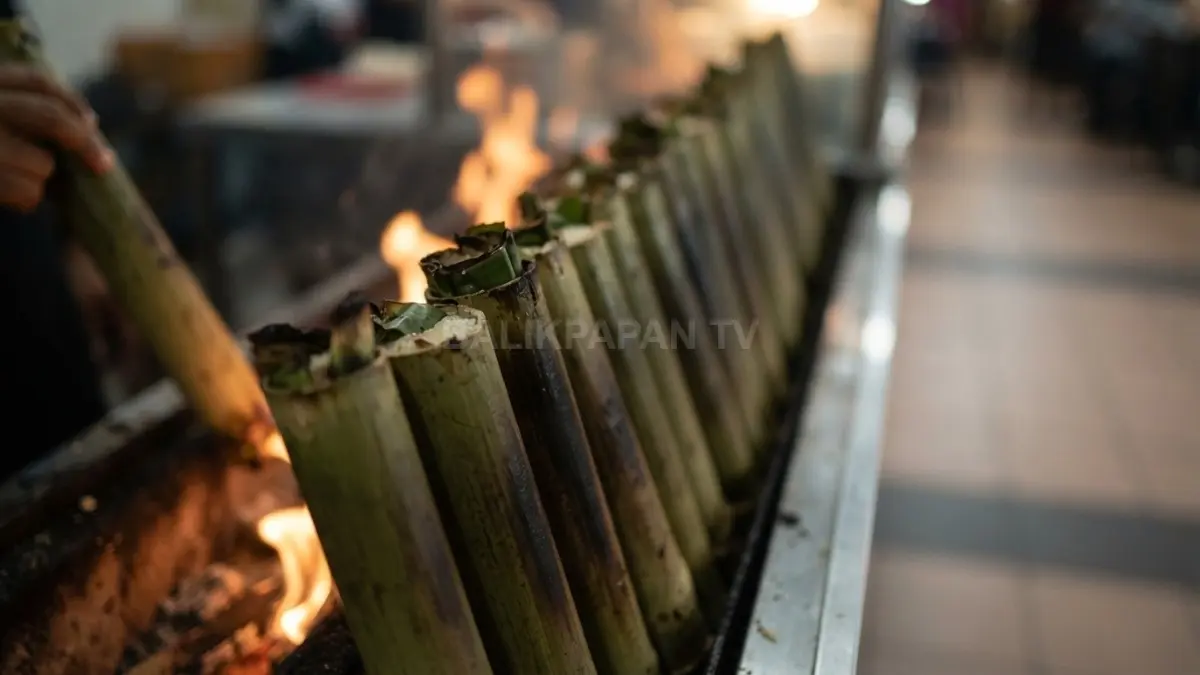 Lemang Dayak dahulu mengiringi ritual leluhur, kini tampil memikat wisatawan melalui kekuatan kuliner budaya autentik berkelanjutan (BTV/AI)