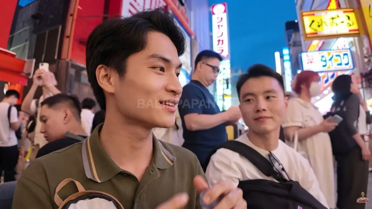 Leonardo Edwin menikmati suasana malam Dotonbori. (BTV/AI)