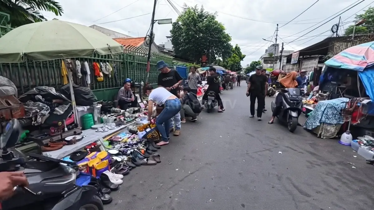 Mengintip Surga Barang Bekas Terlengkap di Trotoar Jakarta, Kolektor Wajib Tahu