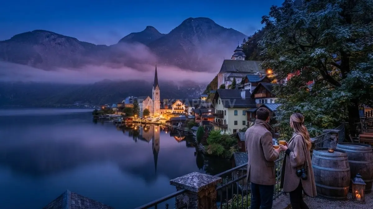 Pesona deretan rumah kayu klasik dan menara gereja tua menghiasi tepian Danau Hallstatt di Austria. (BTV/Ai)