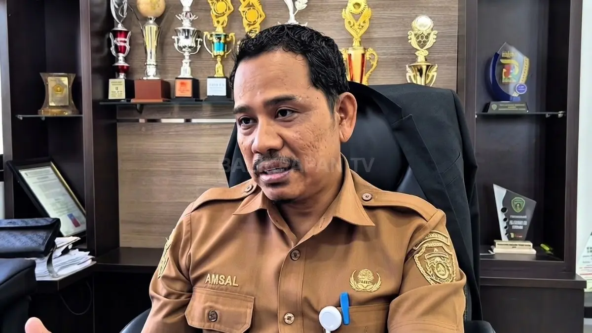 Petugas Puskesmas Petung memeriksa kesehatan warga melalui layanan jemput bola dengan pemeriksaan komprehensif lintas kelompok usia. (BTV/AI)