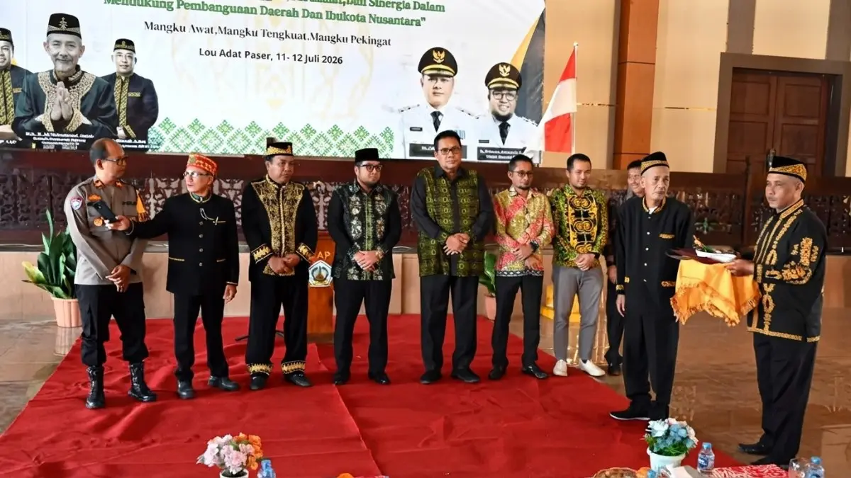 Rapat kerja perdana Lembaga Adat Paser memperkuat kolaborasi lintas dinas menyambut IKN melalui pelestarian budaya dan UMKM.

