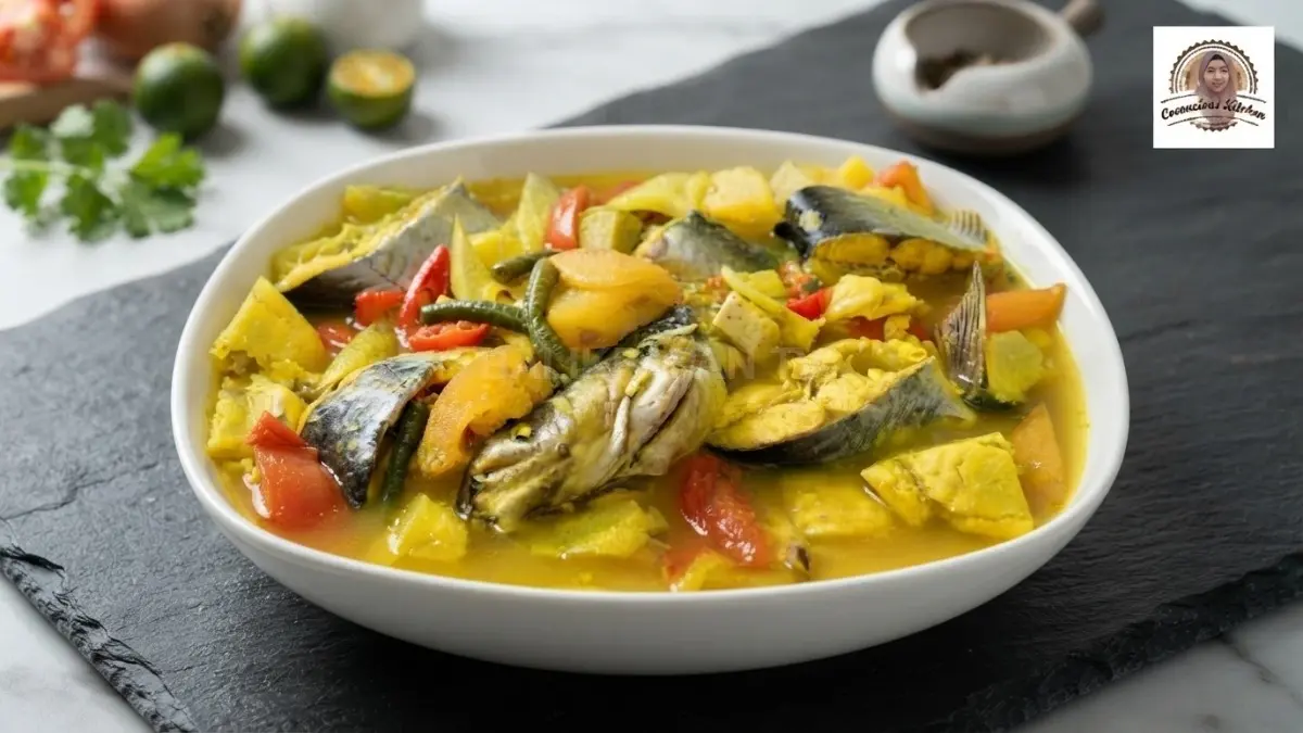 Satu porsi gangan asam kepala patin kuah kuning segar tersaji hangat di mangkuk keramik. (BTV/Ai)