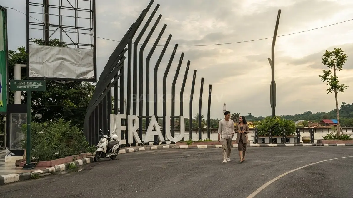Kawasan Tepian Sungai Berau menampilkan penataan modern, ruang publik nyaman, dan identitas sejarah Tanjung Redeb berkembang (BTV/AI)
