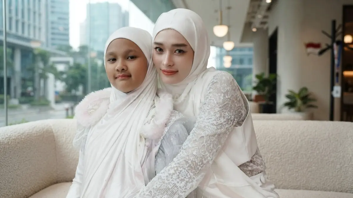 Kebiasaan berhijab sejak dini tumbuh melalui teladan keluarga hingga membentuk rasa nyaman dan percaya diri anak. (BTV/AI)