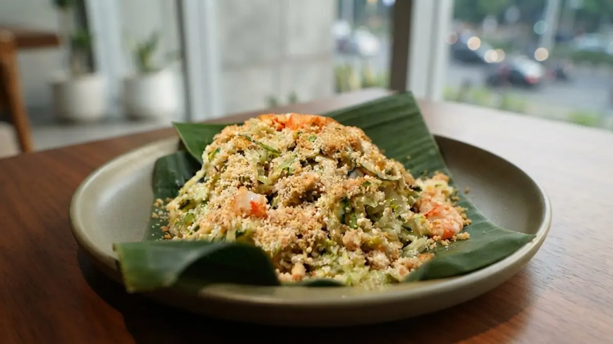 Lawa khas Bulungan memadukan rumput laut dan udang segar bercita rasa tradisional yang menyegarkan hingga kini. (BTV/AI)