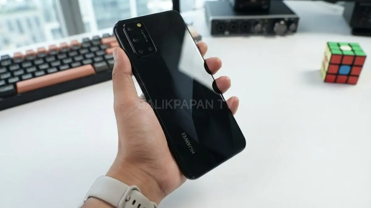 Ponsel menyerupai Huawei P40 Lite dijual Rp200 ribuan dengan spesifikasi berbeda dari produk resmi. [BTV:AI]
