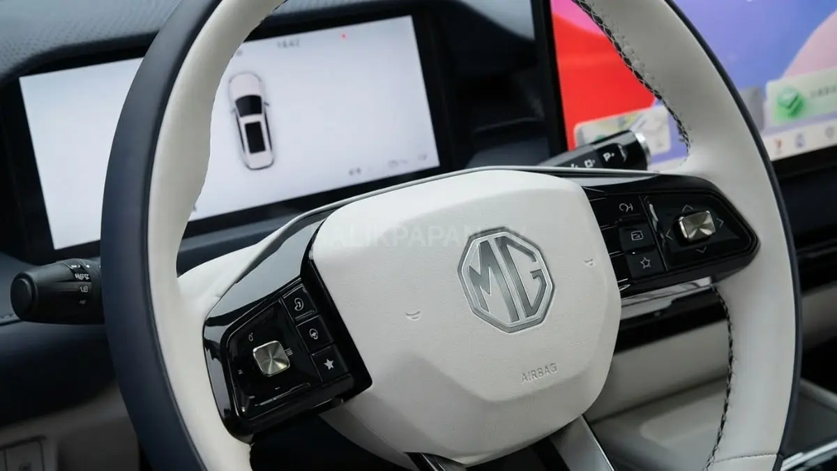 Interior modern dengan layar digital dan fitur keselamatan menghadirkan pengalaman berkendara premium nyaman maksimal [BTV:AI]