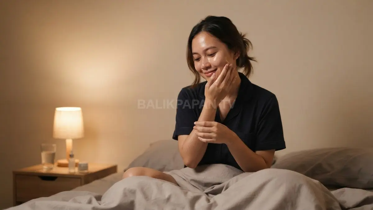 Perawatan kulit malam mendukung proses regenerasi alami, memperkuat skin barrier, serta menjaga kelembapan optimal sepanjang tidur (BTV/AI)