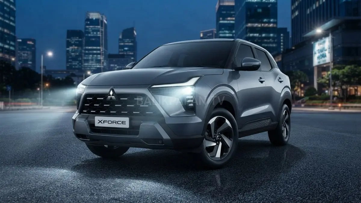 Tampilan depan Mitsubishi XForce Hybrid dengan lampu utama bergaya smoke yang memberikan pencahayaan lebih terang saat berkendara malam hari.(BTV/AI) 