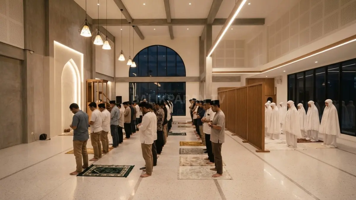 Masjid minimalis memadukan lampu artistik hangat, kenyamanan, estetika, dan kekhusyukan ibadah bagi seluruh jamaah (BTV/AI)
