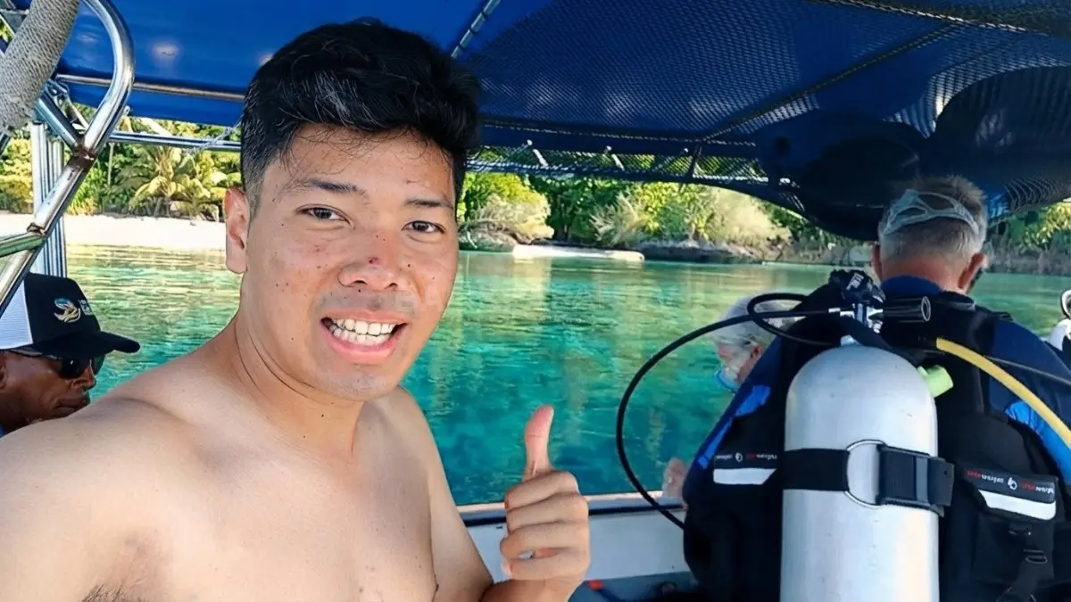 Perjalanan perahu dari Kepulauan Derawan menuju Pulau Kakaban ditemani pemandangan laut biru Berau (BTV/AI)
