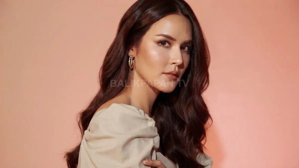 Potret penampilan Raisa Andriana yang sangat anggun yang selalu berhasil memikat hati para pendengar. (BTV/Ai)